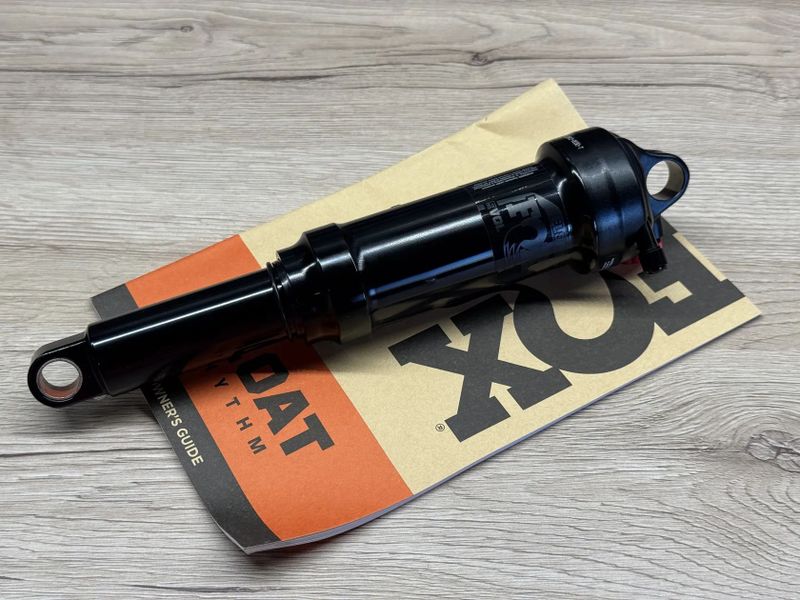Fox Float Rhythm R, 230x60mm (oko-oko)