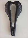 Selle Italia, šířka 143 mm, karbon, váha 114 g