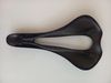 Selle Italia, šířka 143 mm, karbon, váha 114 g
