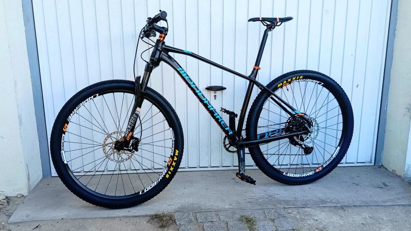 Kvalitní MTB postavené na rámu Mondraker Chrono R, vel. L, 29", udržované kolo v krásném stavu 