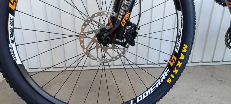 Kvalitní MTB postavené na rámu Mondraker Chrono R, vel. L, 29", udržované kolo v krásném stavu 