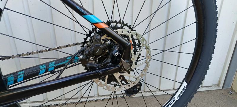 Kvalitní MTB postavené na rámu Mondraker Chrono R, vel. L, 29", udržované kolo v krásném stavu 