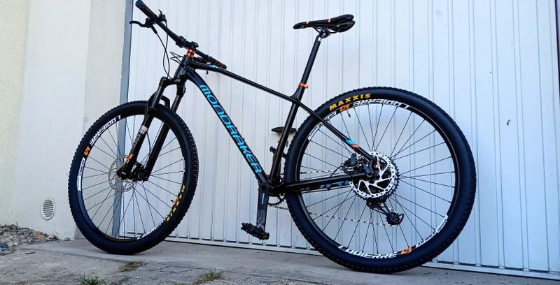 Kvalitní MTB postavené na rámu Mondraker Chrono R, vel. L, 29", udržované kolo v krásném stavu 