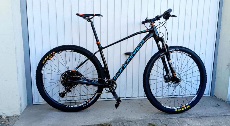Kvalitní MTB postavené na rámu Mondraker Chrono R, vel. L, 29", udržované kolo v krásném stavu 