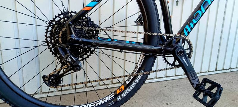 Kvalitní MTB postavené na rámu Mondraker Chrono R, vel. L, 29", udržované kolo v krásném stavu 