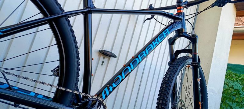 Kvalitní MTB postavené na rámu Mondraker Chrono R, vel. L, 29", udržované kolo v krásném stavu 