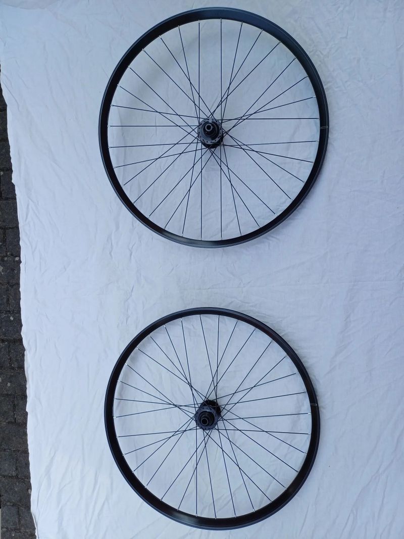 Zapletená kola Mavic E-Crossride 1