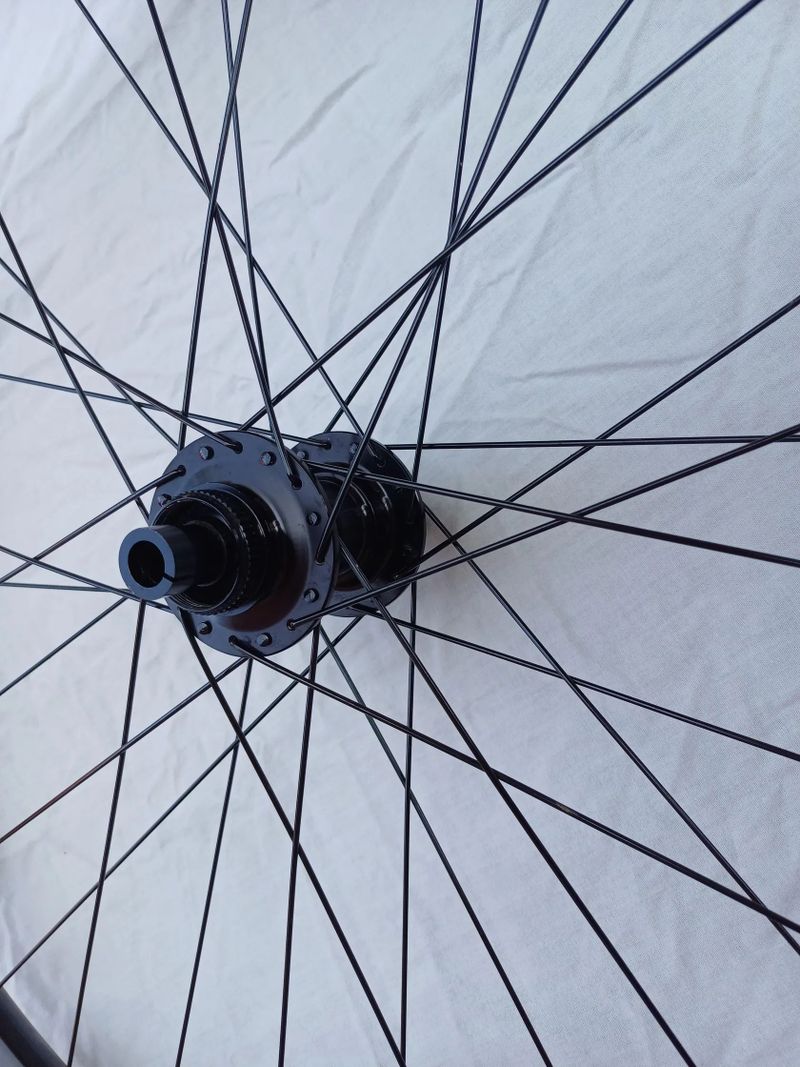 Zapletená kola Mavic E-Crossride 1