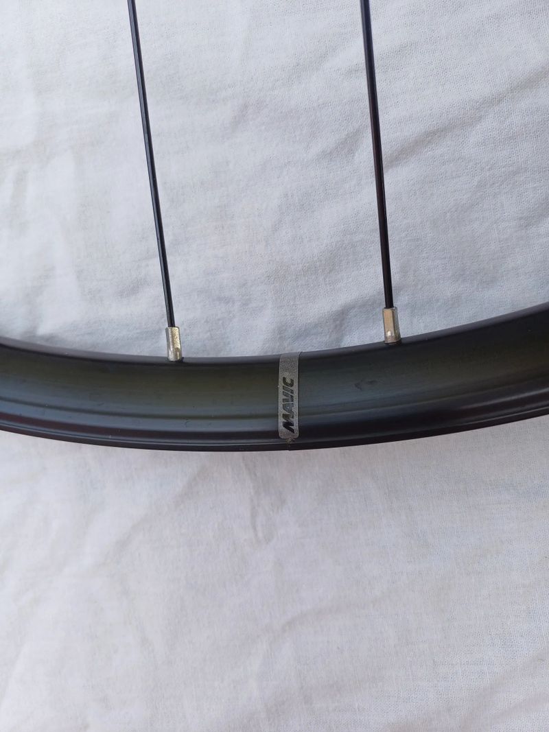 Zapletená kola Mavic E-Crossride 1