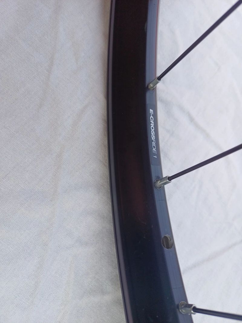 Zapletená kola Mavic E-Crossride 1