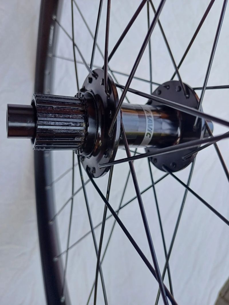 Zapletená kola Mavic E-Crossride 1