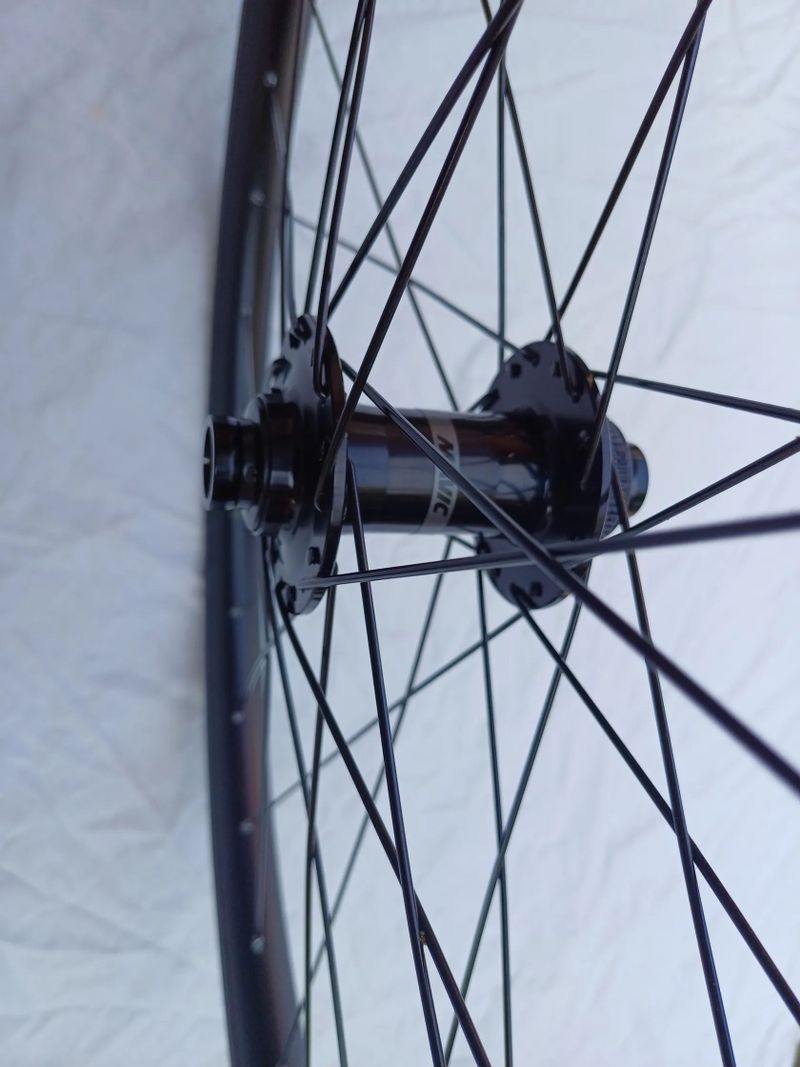 Zapletená kola Mavic E-Crossride 1