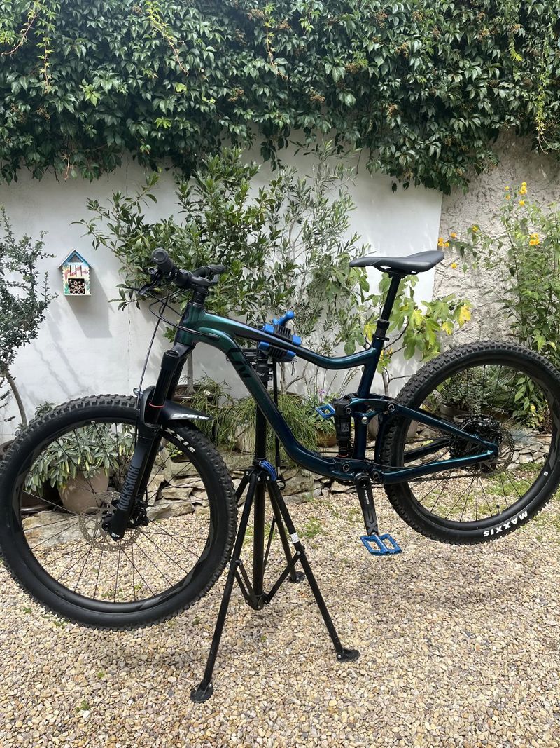 Celoodpružené kolo Giant Liv Intrigue 2021 Chameleon Galaxy, velikost M
