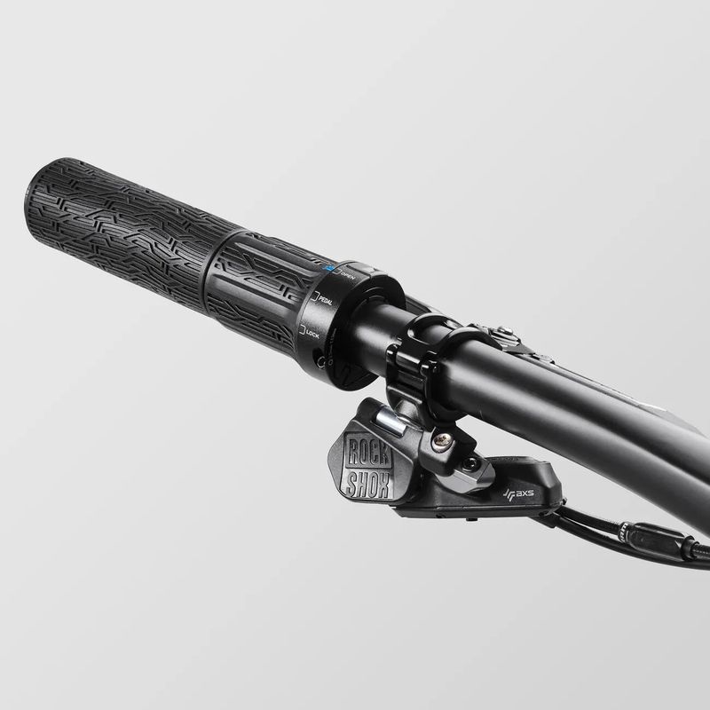 2024 Canyon Lux Trail CFR LTD