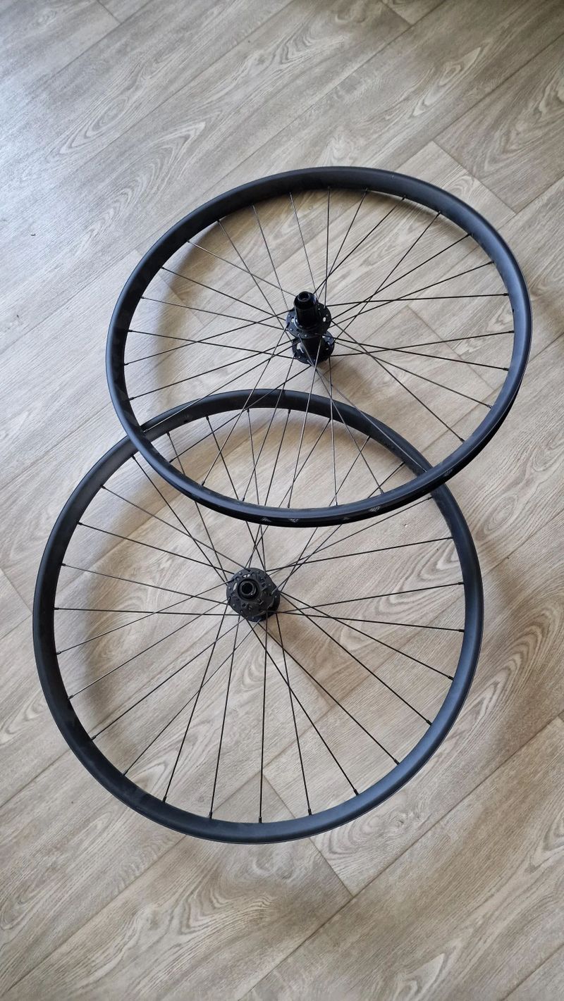 Zapletená MTB kola Specialized 29" (sundaná z nového Stumpjumper Comp)