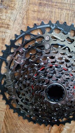 Kazetou SRAM XS-1270 Transmission, 12spd, 10-52t pro HG sundáno z nového kola
