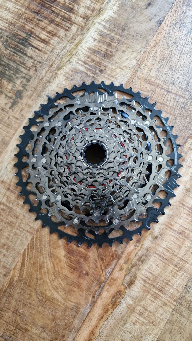 Kazetou SRAM XS-1270 Transmission, 12spd, 10-52t pro HG sundáno z nového kola