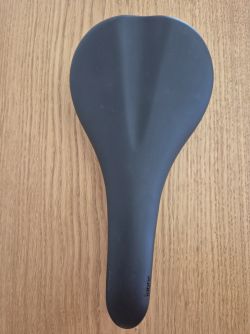 Cannondale Scoop Shallow Steel sedlo 142 mm 