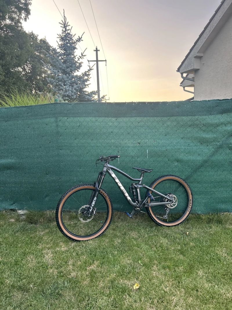 Trek Remedy 8 