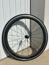 Bontrager Aeolus Comp 5 – alu brzdná plocha, stav výborný