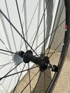 Bontrager Aeolus Comp 5 – alu brzdná plocha, stav výborný