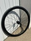 Bontrager Aeolus Comp 5 – alu brzdná plocha, stav výborný