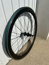 Bontrager Aeolus Comp 5 – alu brzdná plocha, stav výborný