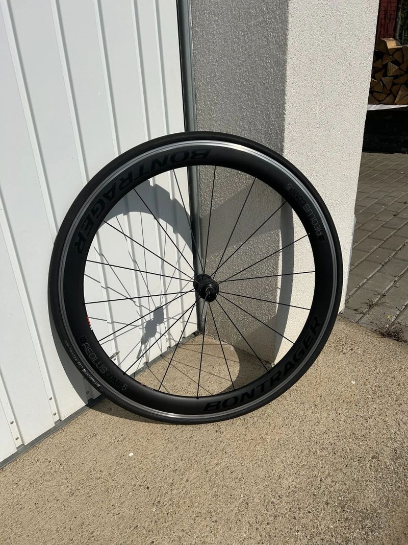 Bontrager Aeolus Comp 5 – alu brzdná plocha, stav výborný