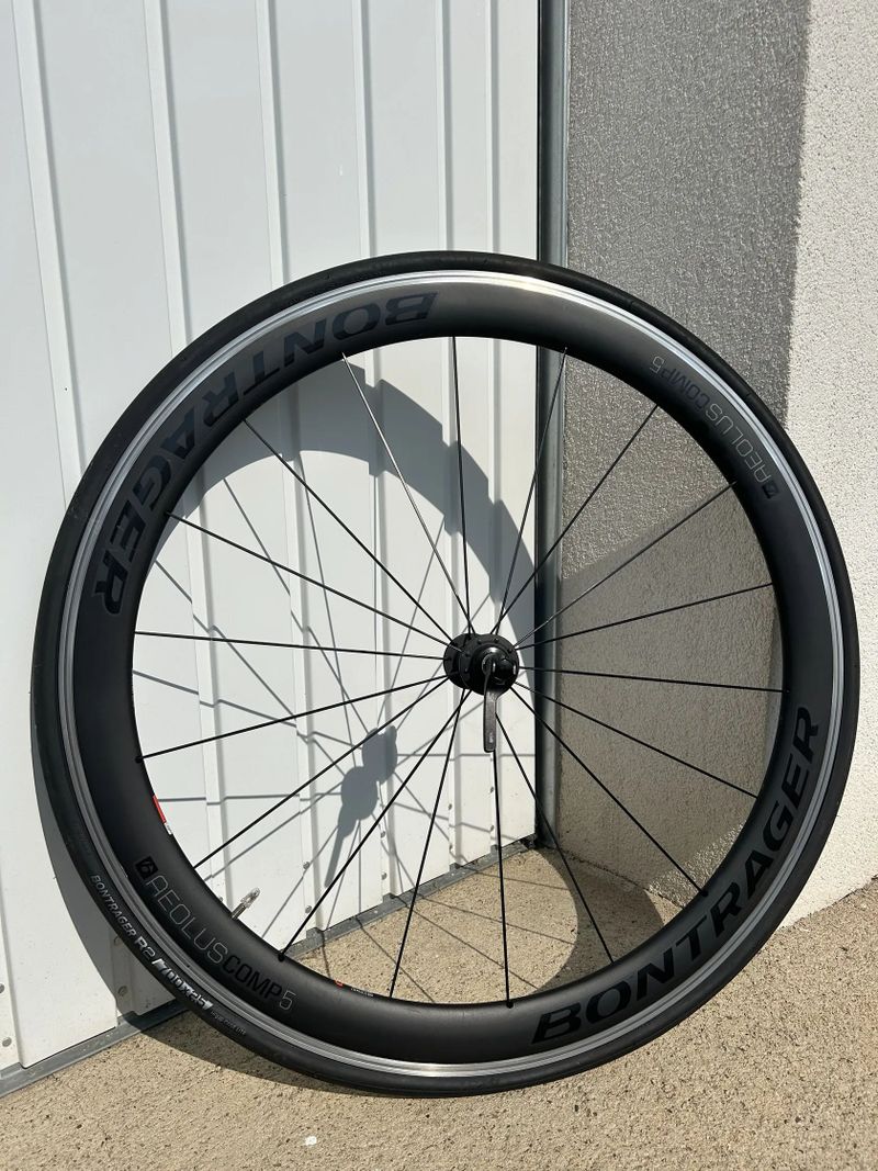 Bontrager Aeolus Comp 5 – alu brzdná plocha, stav výborný