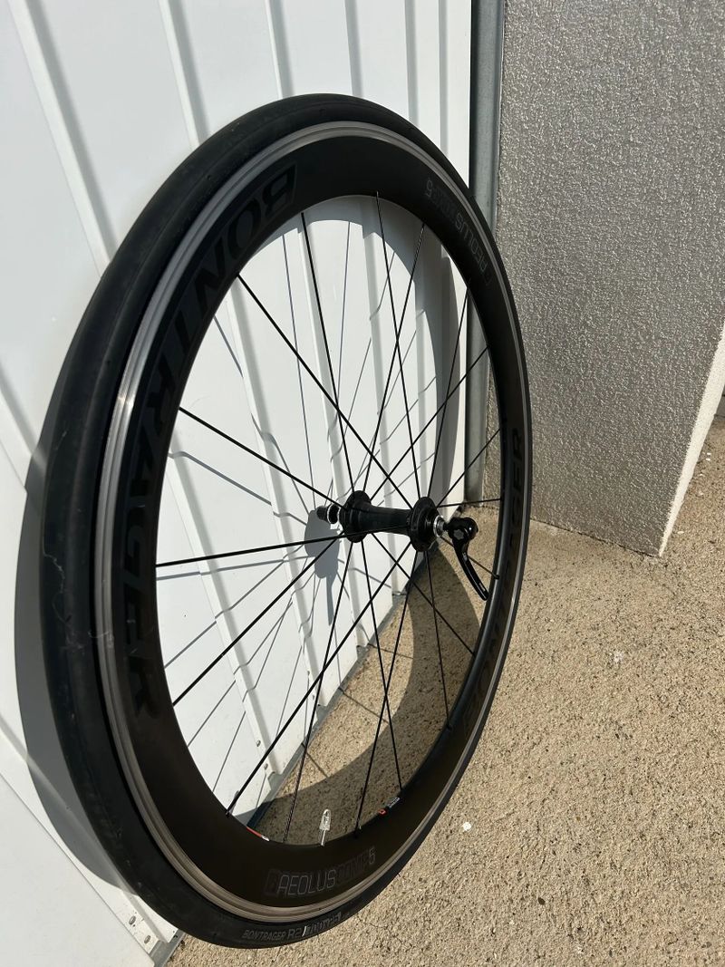 Bontrager Aeolus Comp 5 – alu brzdná plocha, stav výborný