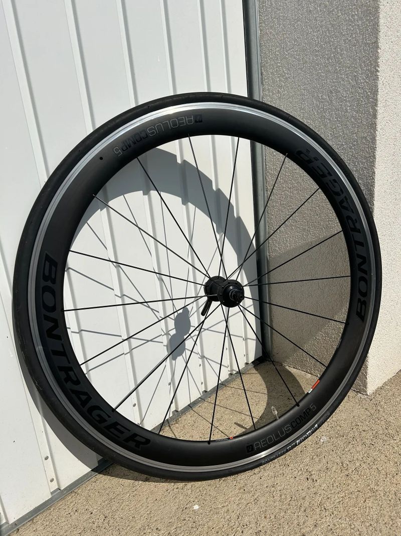 Bontrager Aeolus Comp 5 – alu brzdná plocha, stav výborný