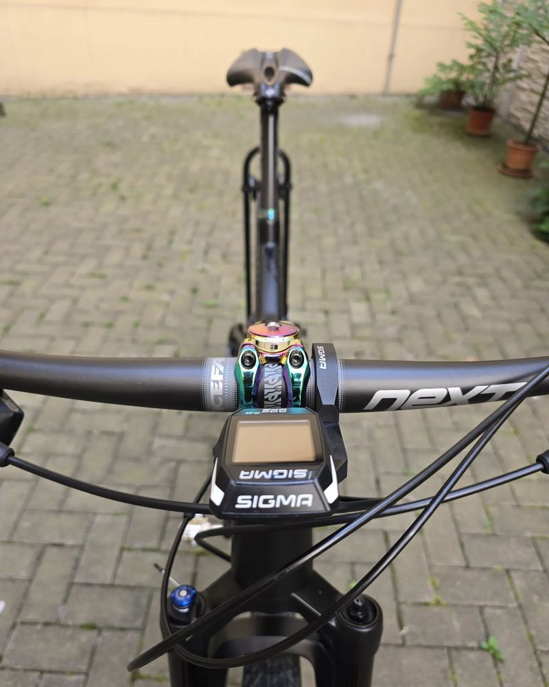 Celoodpružený XC bike, celková hmotnost 11kg