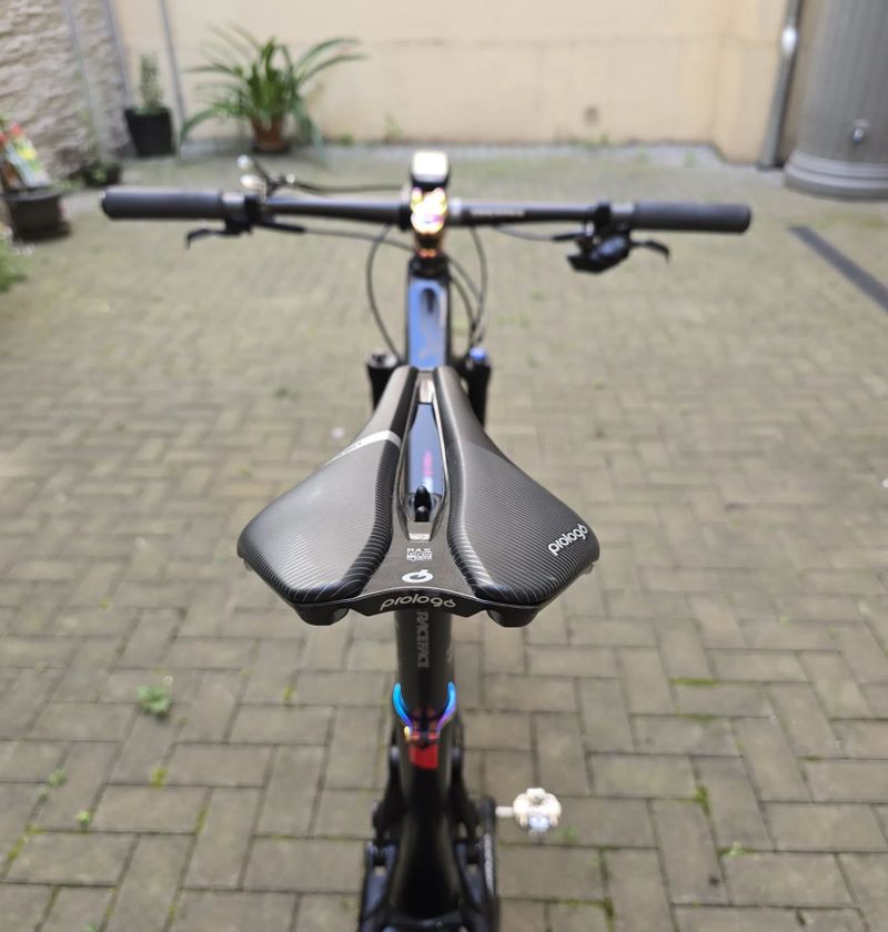 Celoodpružený XC bike, celková hmotnost 11kg