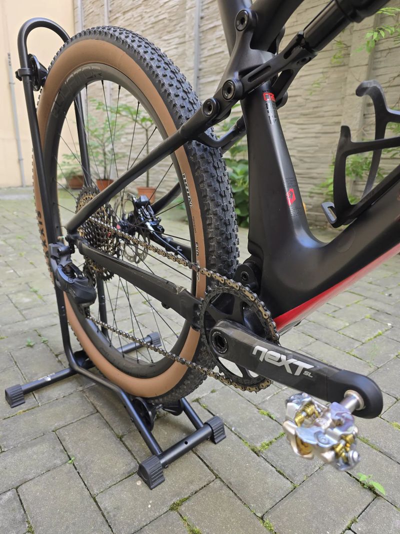 Celoodpružený XC bike, celková hmotnost 11kg