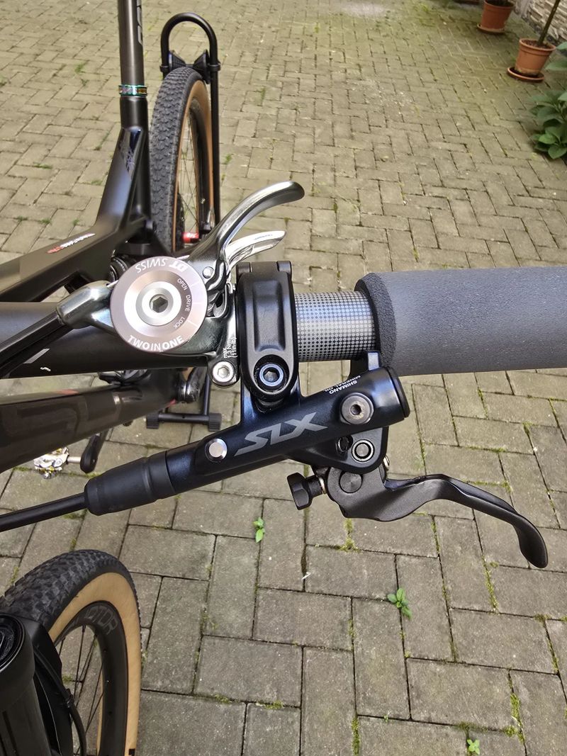 Celoodpružený XC bike, celková hmotnost 11kg