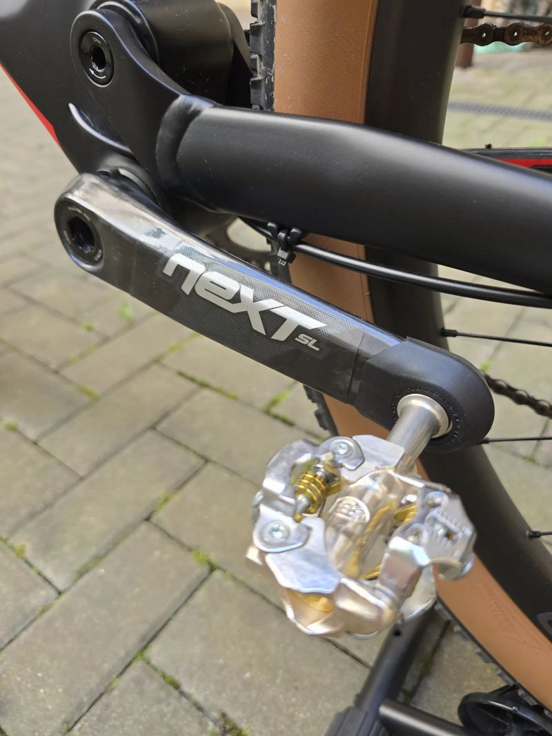 Celoodpružený XC bike, celková hmotnost 11kg