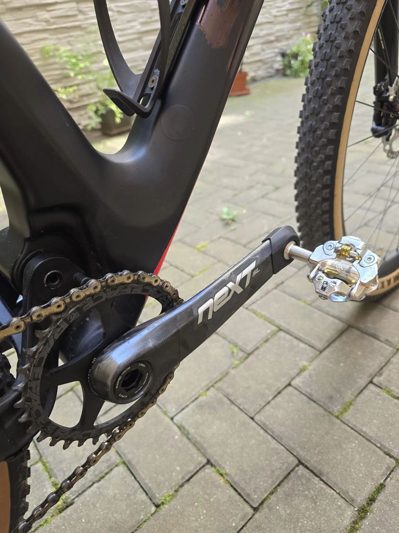 Celoodpružený XC bike, celková hmotnost 11kg