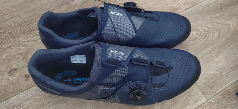 Tretry Shimano XC300 - velikost 46