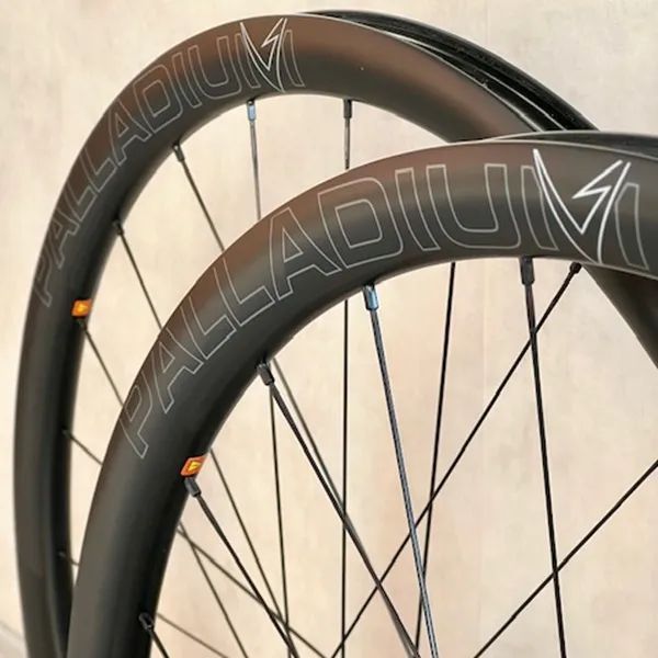 Zapletená karbonová kola Velomann Paladium 33 Bianchi