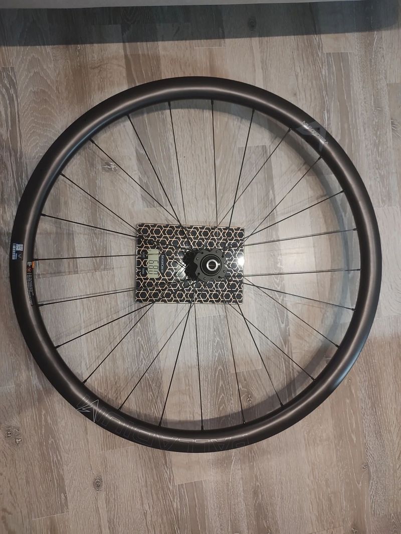 Zapletená karbonová kola Velomann Paladium 33 Bianchi
