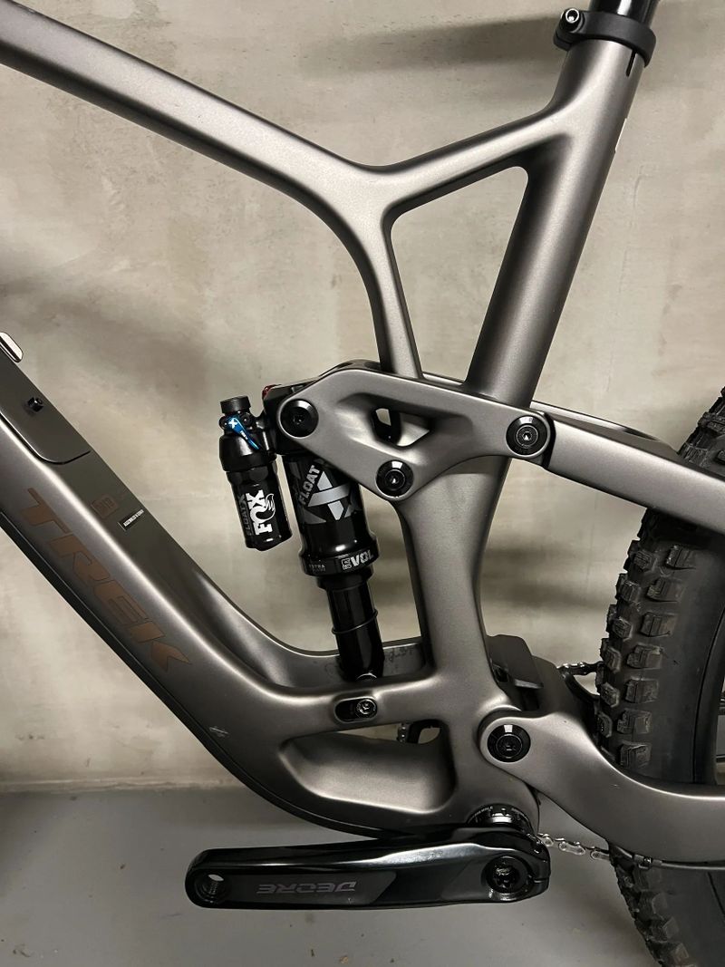 Trek Fuel Ex 9.7 2024 XL - nové komponenty