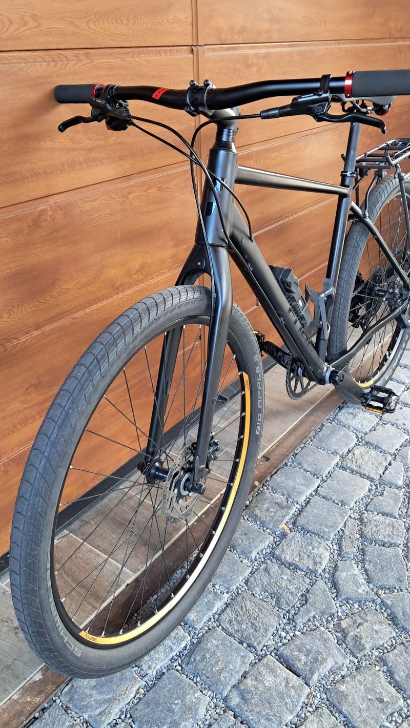 CUBE Hyde vel.54 M pro postavu cca. 165-180cm