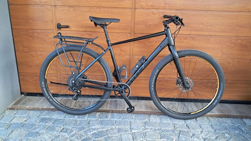 CUBE Hyde vel.54 M pro postavu cca. 165-180cm