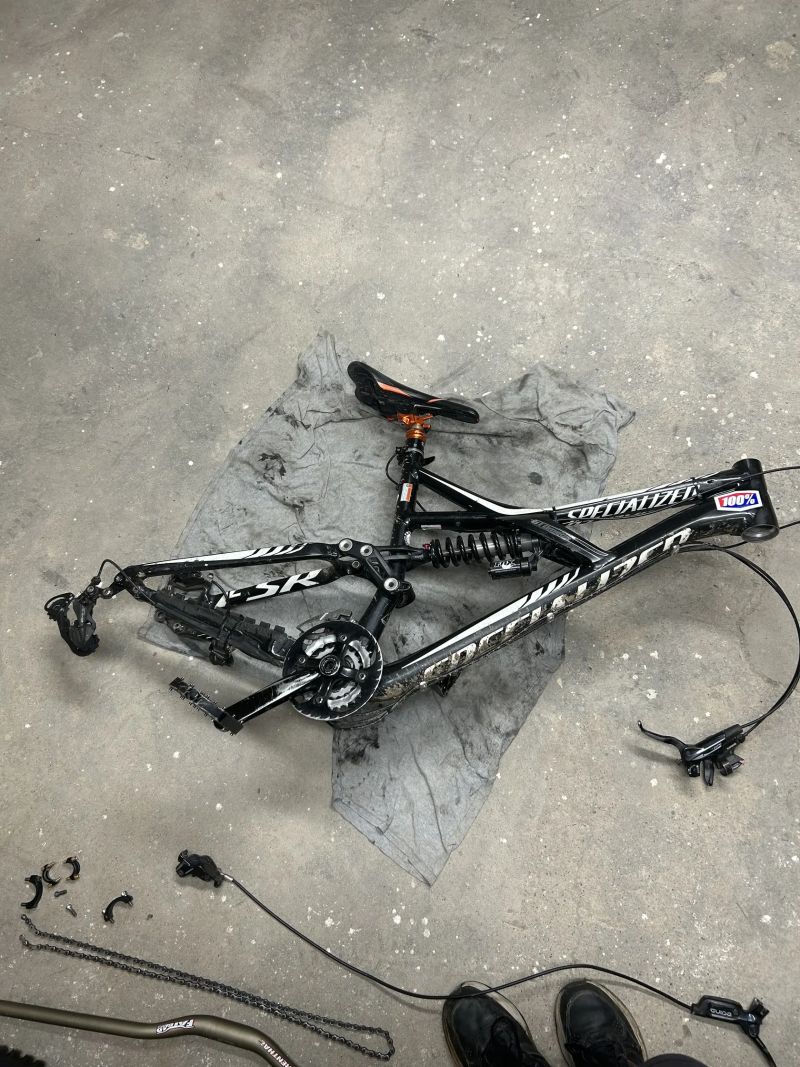 DO 15.8 ZA 20000czk + sedlovka k tomu!!!!Specialized enduro Evo 2014 
