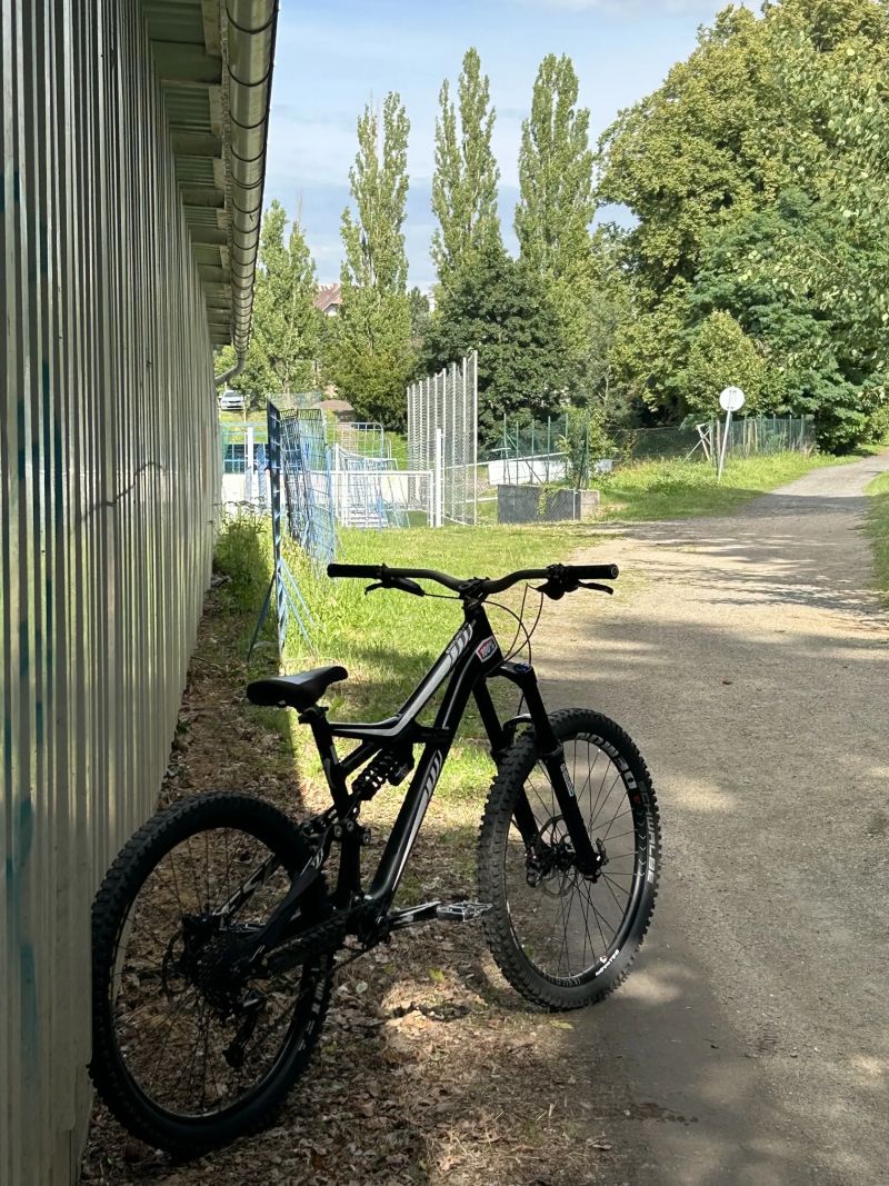 DO 15.8 ZA 20000czk + sedlovka k tomu!!!!Specialized enduro Evo 2014 
