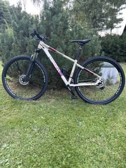 Ghost Kato Base 29 – velikost S (165–175 cm) – perfektní stav, najeto < 100 km