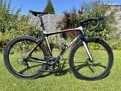 Trek Madone 4.7 – karbonová silnička s karbonovými koly po servisu, vel. 54