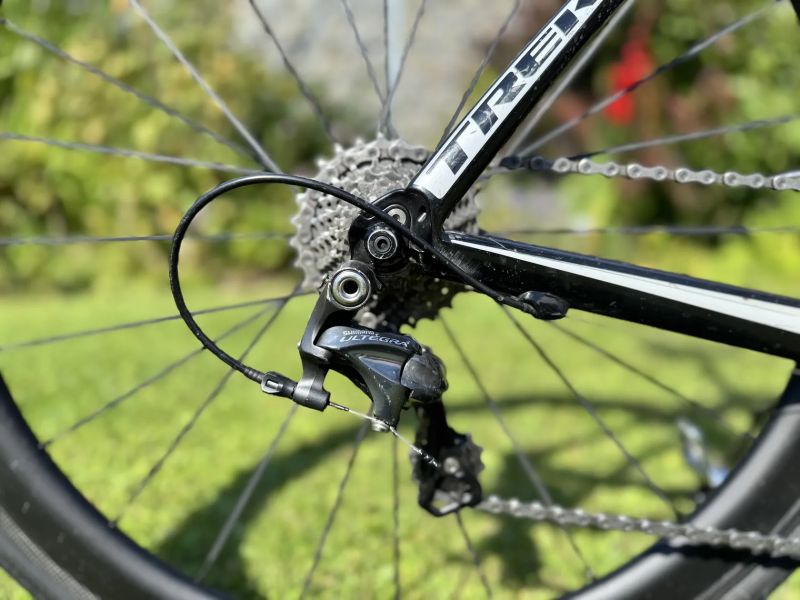 Trek Madone 4.7 – karbonová silnička s karbonovými koly po servisu, vel. 54