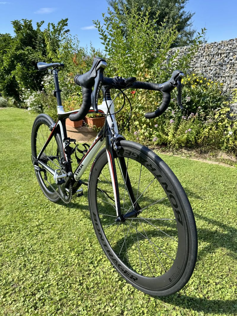 Trek Madone 4.7 – karbonová silnička s karbonovými koly po servisu, vel. 54