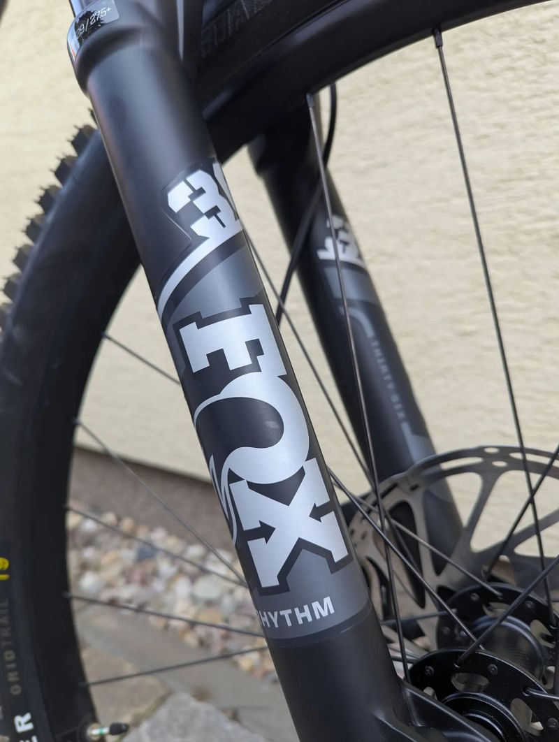 Specialized Stumpjumper EVO Comp Carbon 2022 – Vrcholný trailový stroj!
